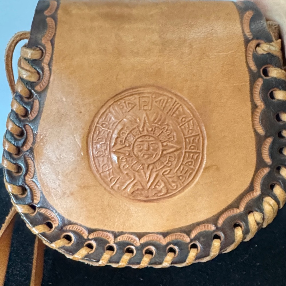 Vintage Handcrafted hand tooled Floral Tan Leather Crossbody Bag - Picture 6 of 9